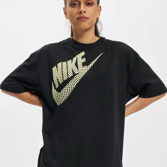Nike Tops - Nike NSW Tee SS GFX DNC, Black - Women's XL NWT